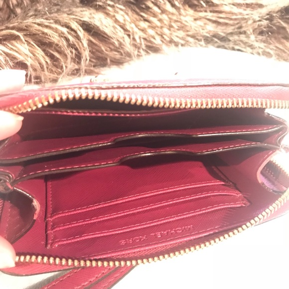 MICAEL KORS dark magenta wallet - Picture 4 of 4